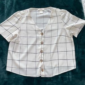 Cute Geom Cream Blacks Square Button Up Top size L